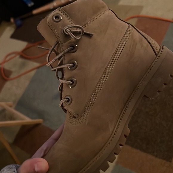Beige timberlands , perfect condition - Picture 3 of 3